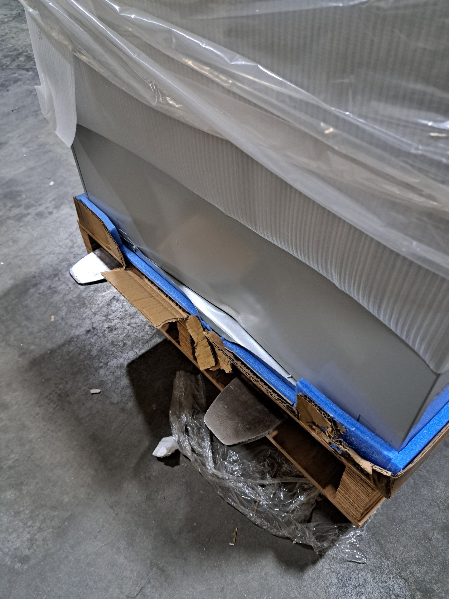 Bosch 80K BTU 96% Gas Furnace (BGH96M080B3B)