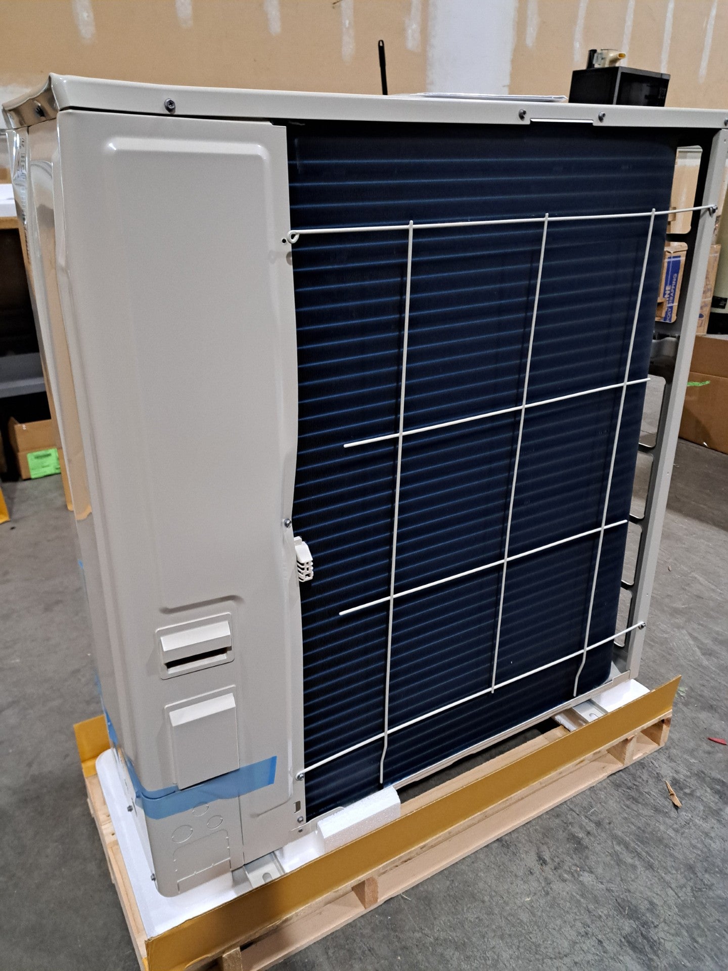 Fujitsu 36K BTU Universal Heat Pump (AOUHKUAS1)