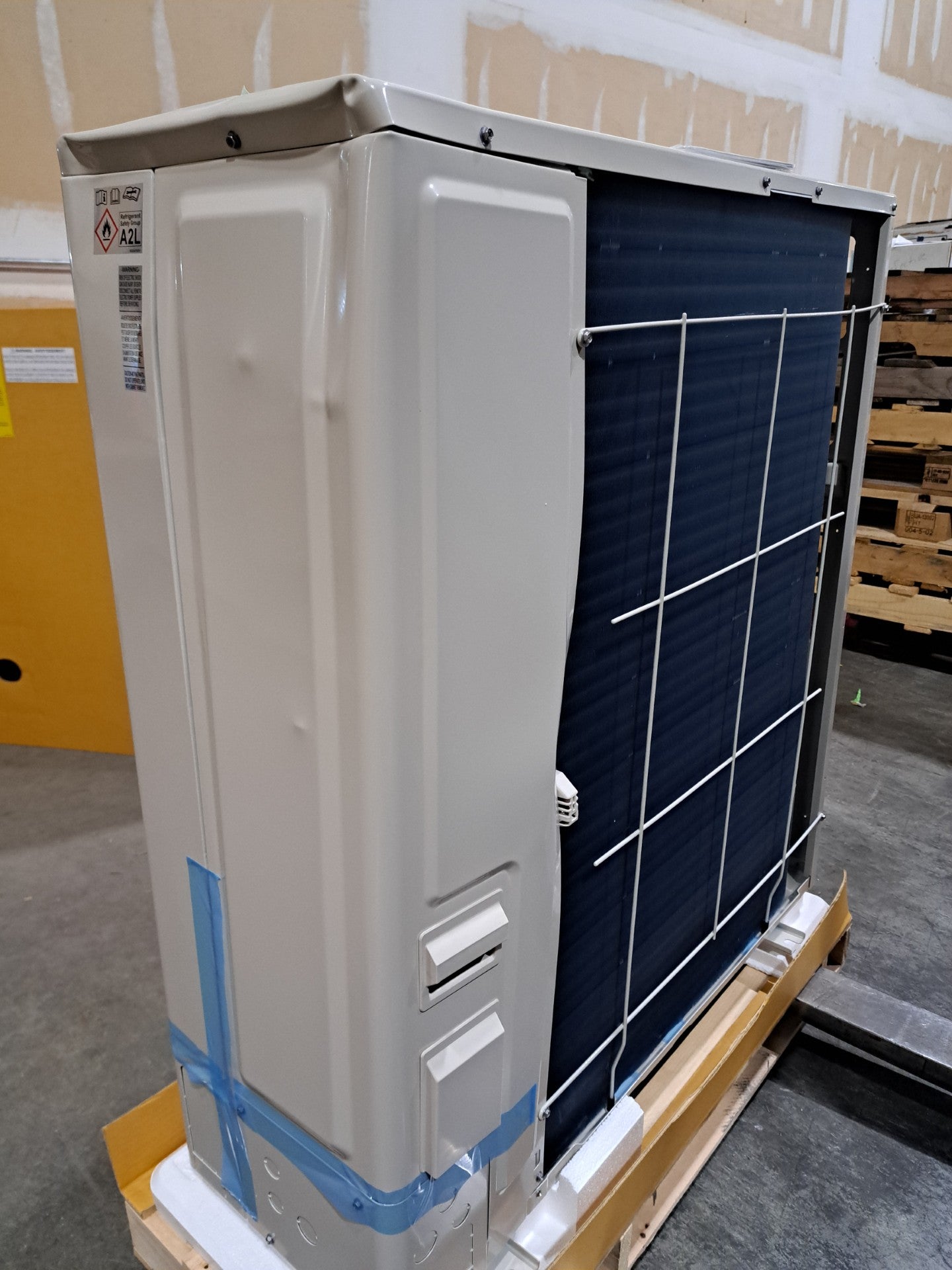 Fujitsu 36K BTU Universal Heat Pump (AOUHKUAS1)
