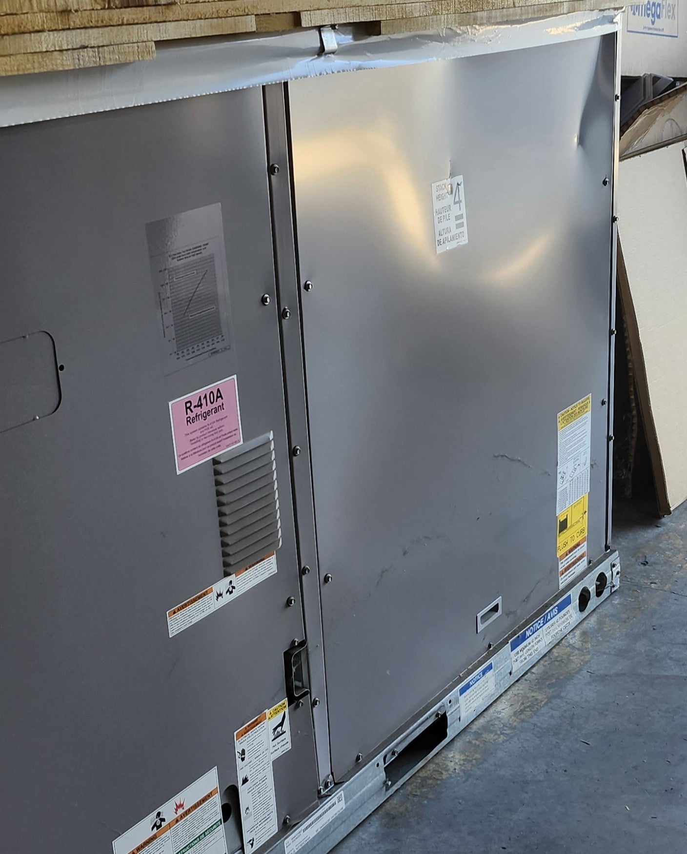 Heil 12.5 Ton 150 MBH 230V Three Phase Commercial Packaged Gas/Electric Unit (RG150HE3A0AAA)