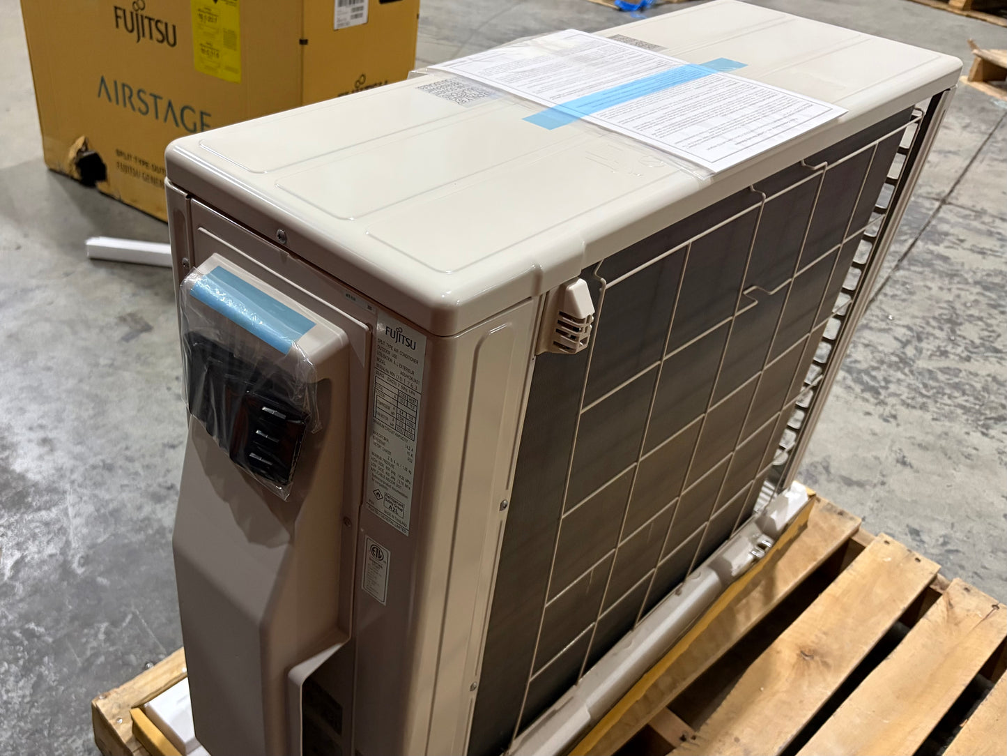 Fujitsu 12K BTU Mini Split Heat Pump (AOUH12KUAS1)
