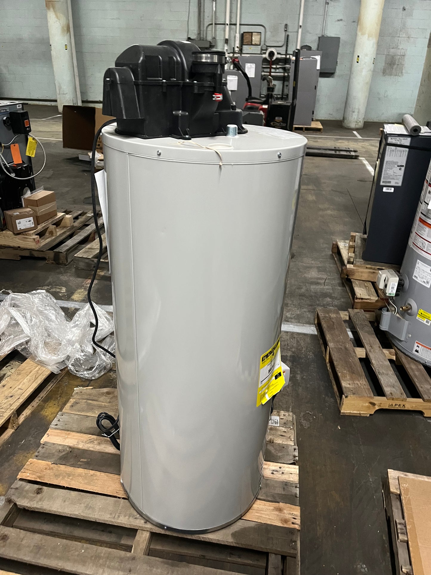 Bradford White 40 Gallon LP Power Vented Water Heater (RG1PV40S6X)