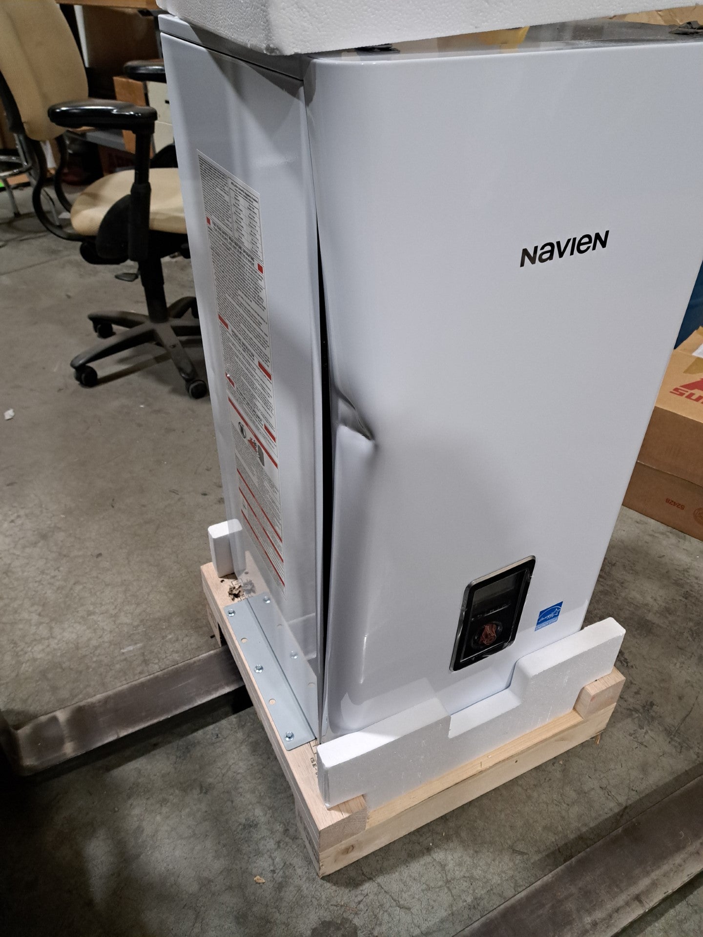 Navien 175K BTU Nat/Lp Fire Tube Modulating Boiler (NFC-250/175H)