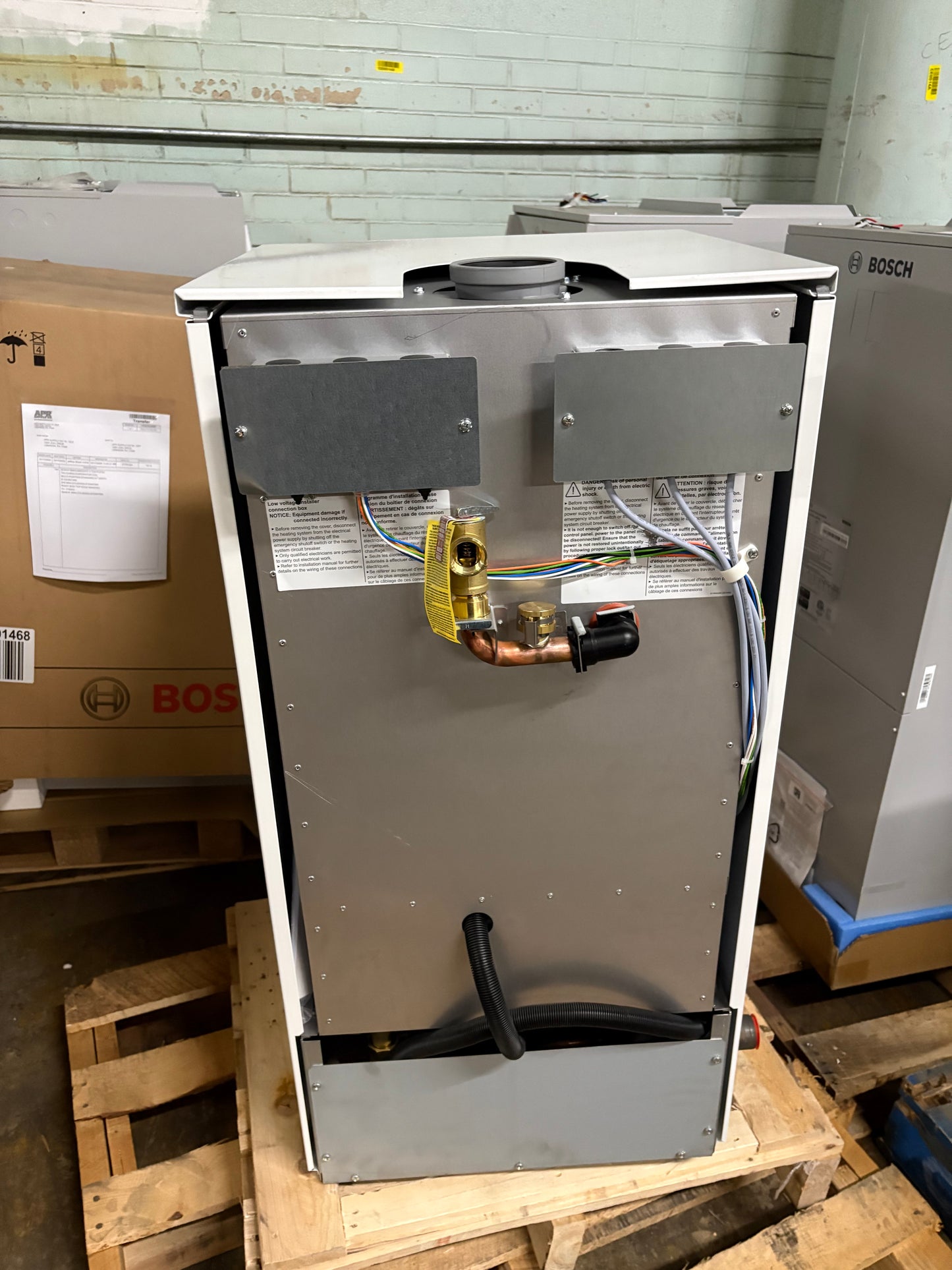 Bosch 152K BTU Gas/Lp Condensing Boiler (FS151-KBR42)