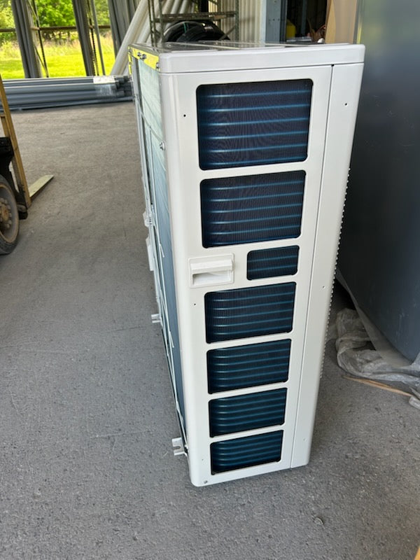 Fujitsu 36K BTU Multi-Zone Outdoor Heat Pump XLTH (AOUH36KWAH4)