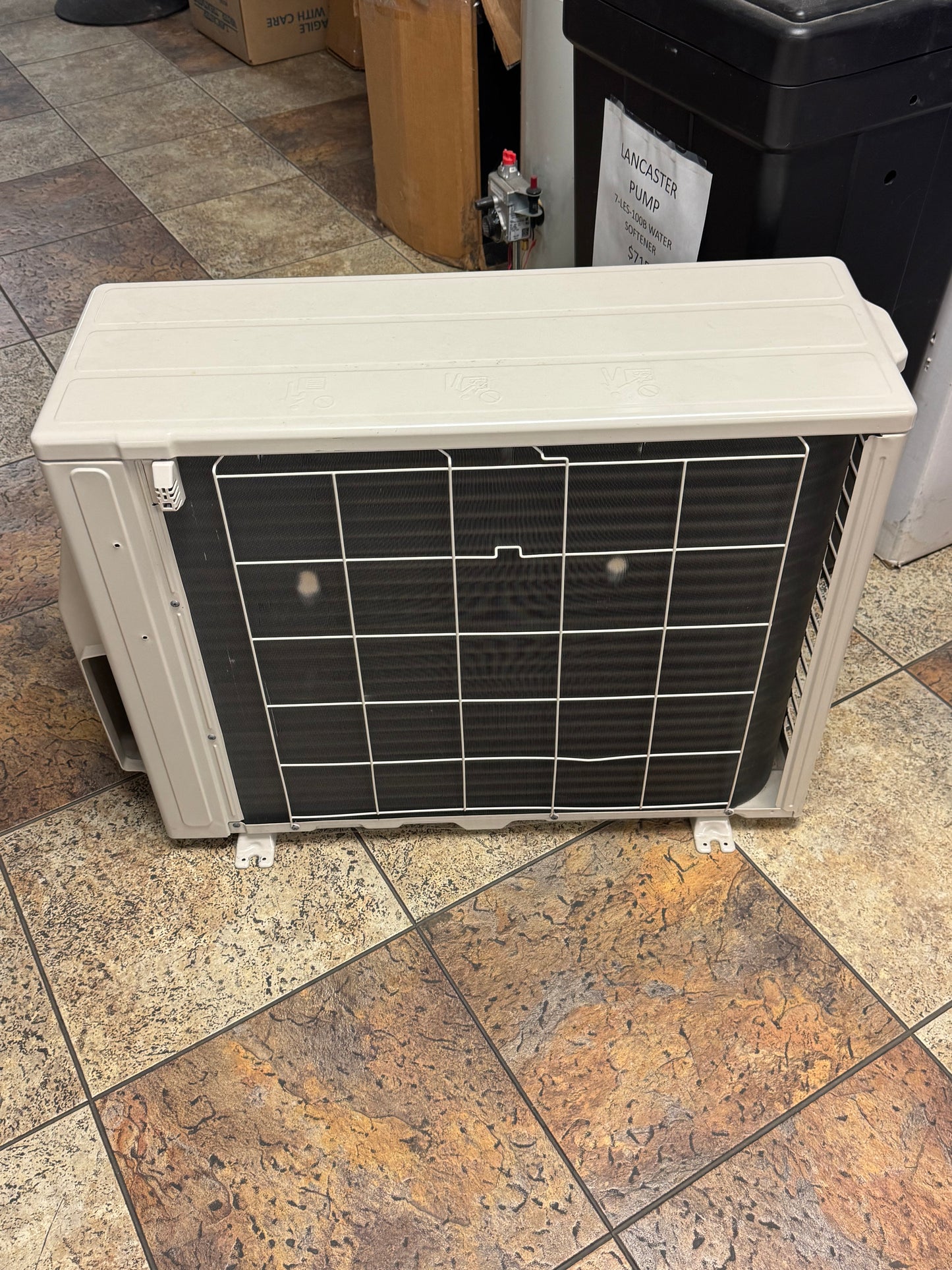 Fujitsu 18K BTU Universal Heat Pump (AOUH18KUAS1)
