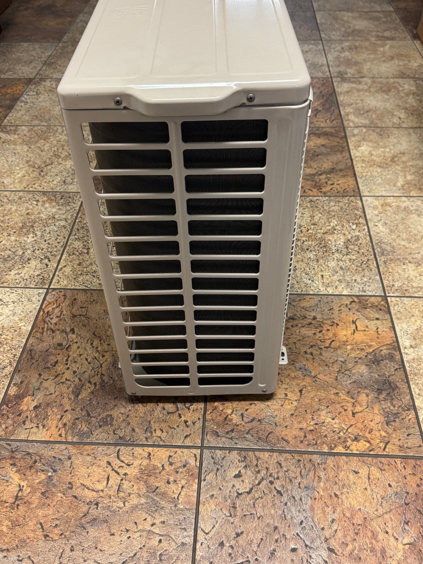 Fujitsu 18K BTU Universal Heat Pump (AOUH18KUAS1)
