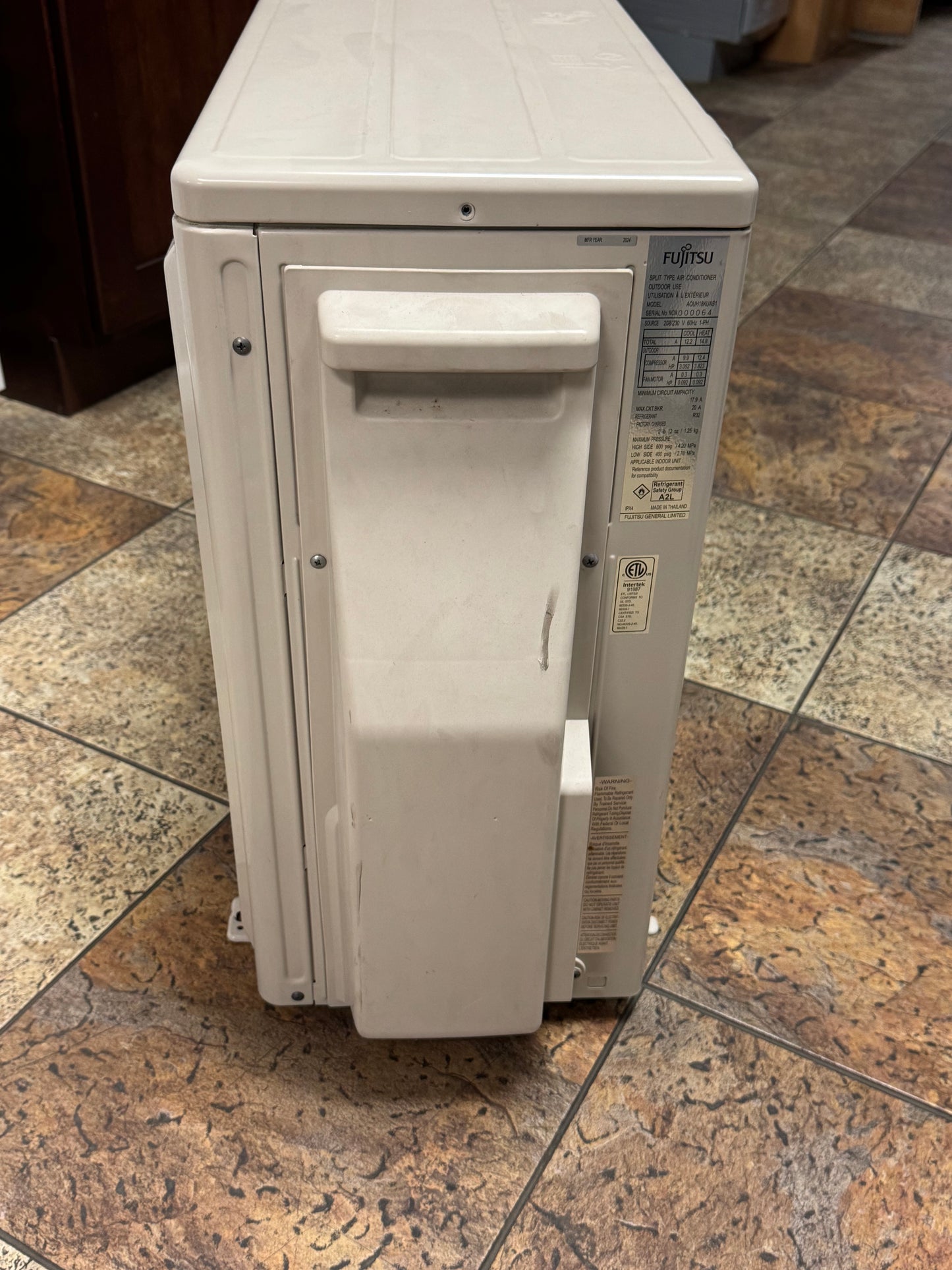 Fujitsu 18K BTU Universal Heat Pump (AOUH18KUAS1)
