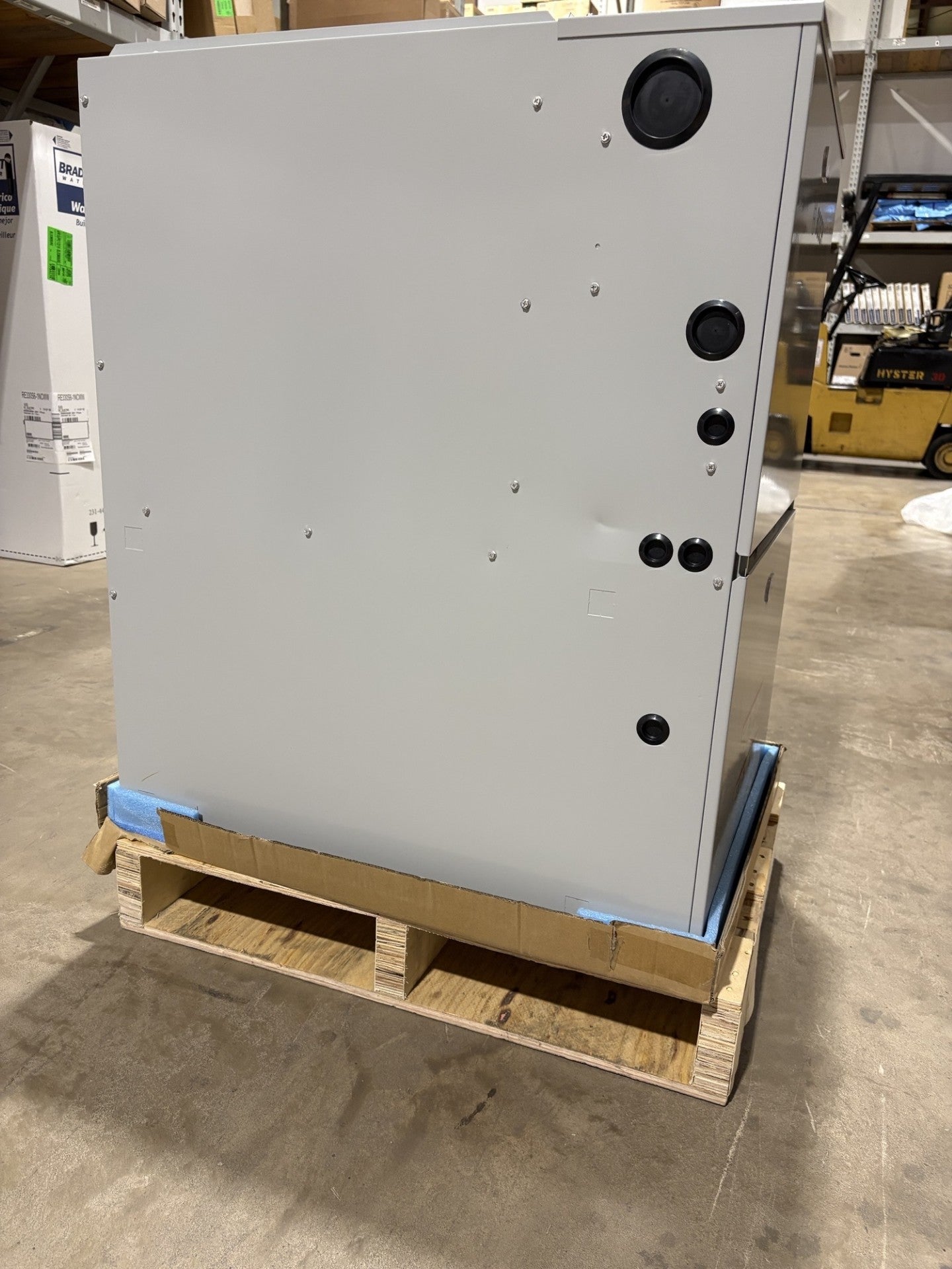 Bosch 100K BTU 96% Gas Furnace (BGH96M100C5C)